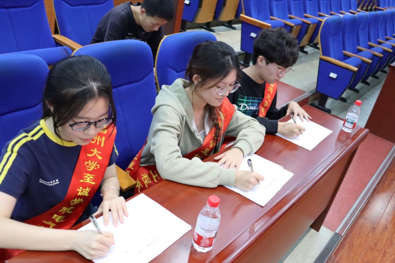 ���ݷ�����������ΐۇ�֮��